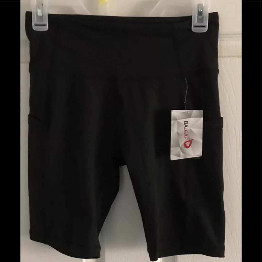 Baleaf Woman’s Shorts Biker shorts Yoga Workout Running Size small